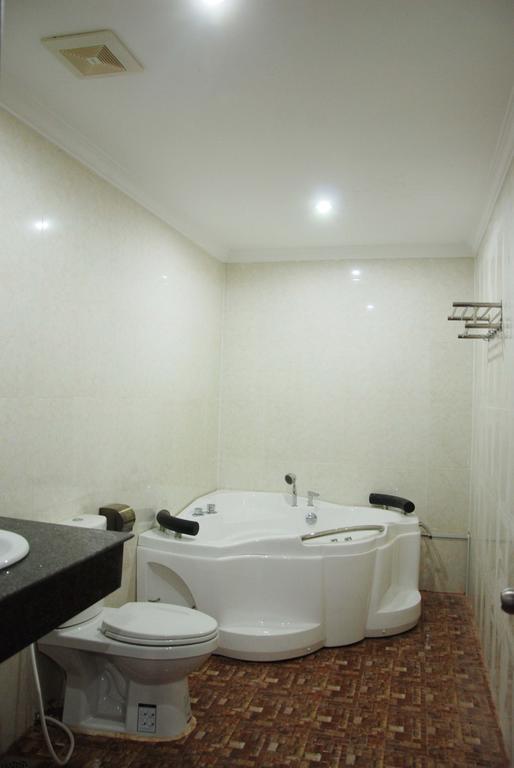Emerald Bb Battambang Hotel Ngoại thất bức ảnh